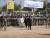 Vers la tribune officielle